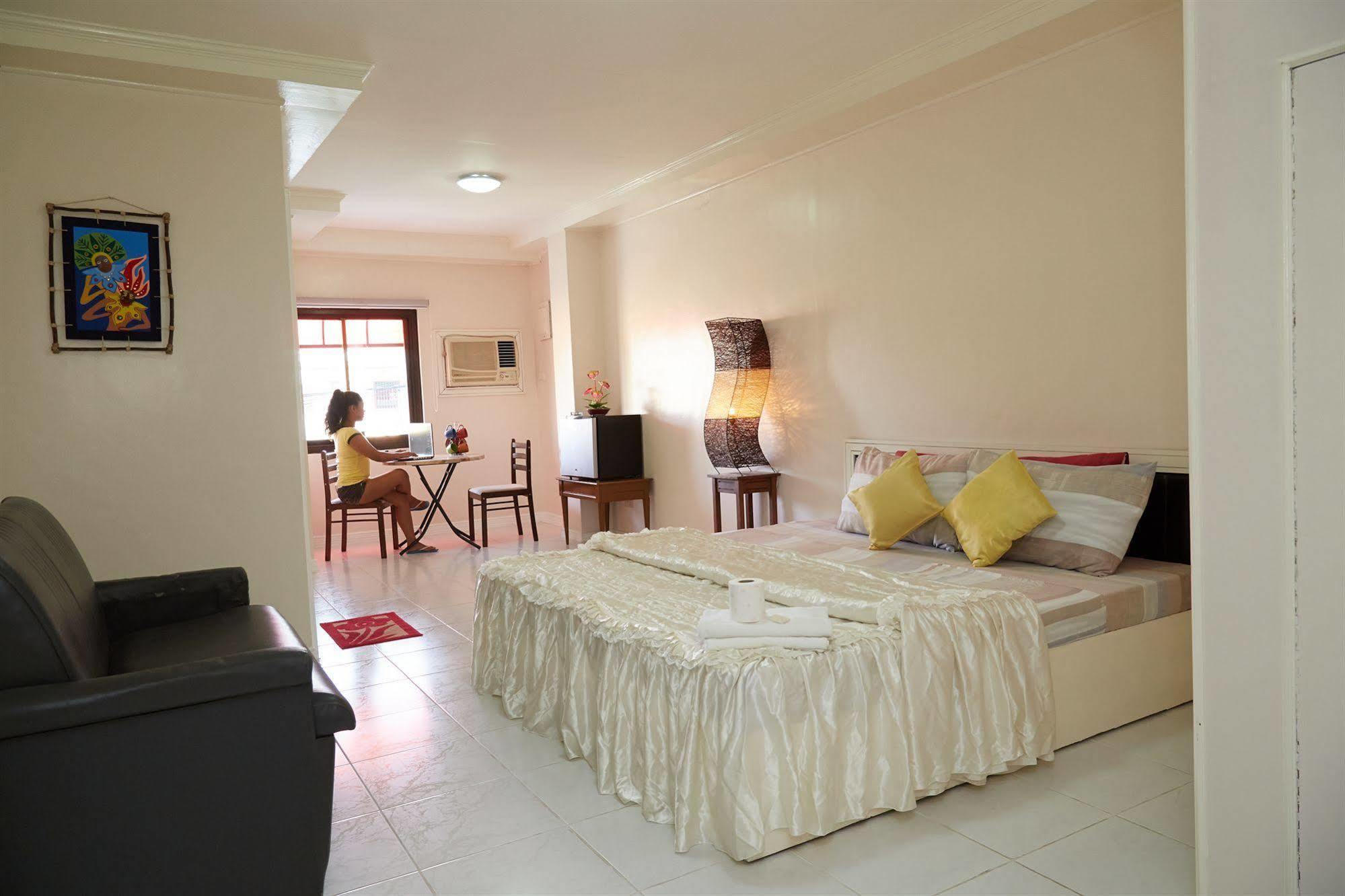 Hotel Saleh Angeles Esterno foto